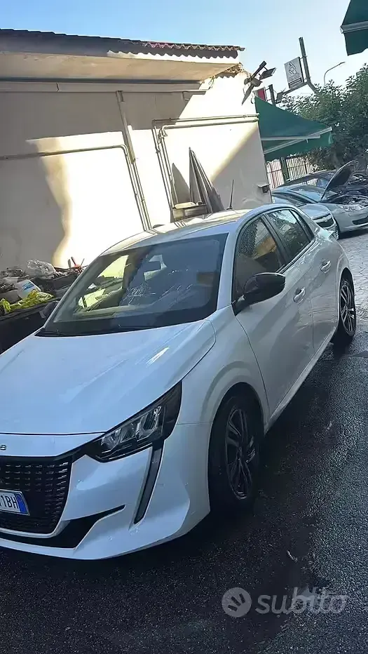 Usata Peugeot 208 Active 101 CV (74 kW) 2023 Bianco Utilitaria