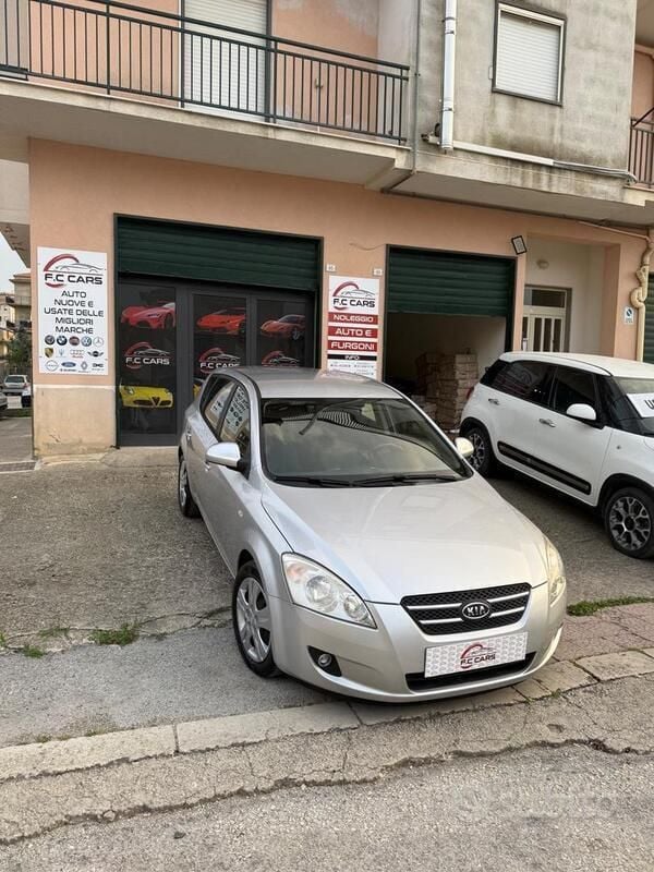 Usata Kia Ceed EX 122 CV (89 kW) 2007 Grigio Utilitaria