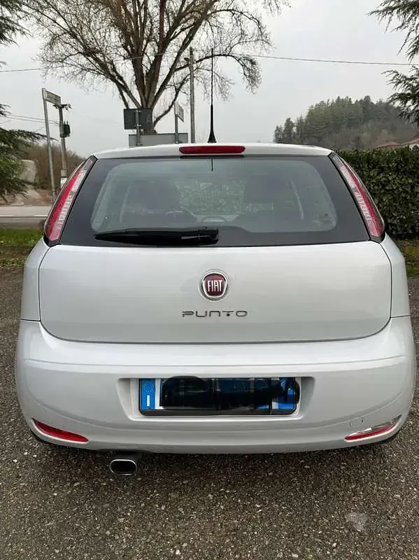 Usata Fiat Grande Punto 77 CV (56 kW) 2012 Bianco Utilitaria