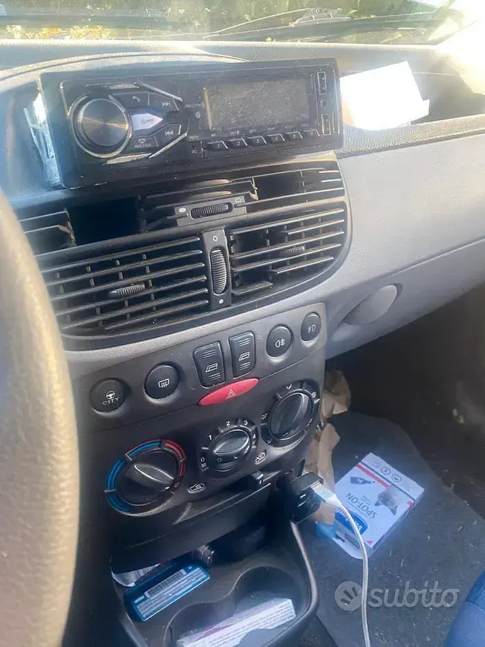 Usata Fiat Punto 60 CV (44 kW) 2002 Bluazzurro Utilitaria