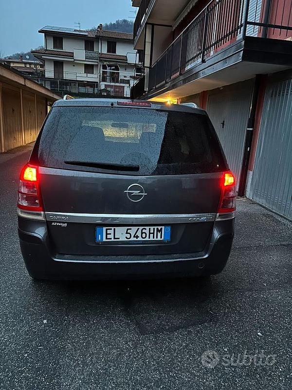 Usata Opel Zafira Cosmo 150 CV (110 kW) 2012 Grigio Monovolume