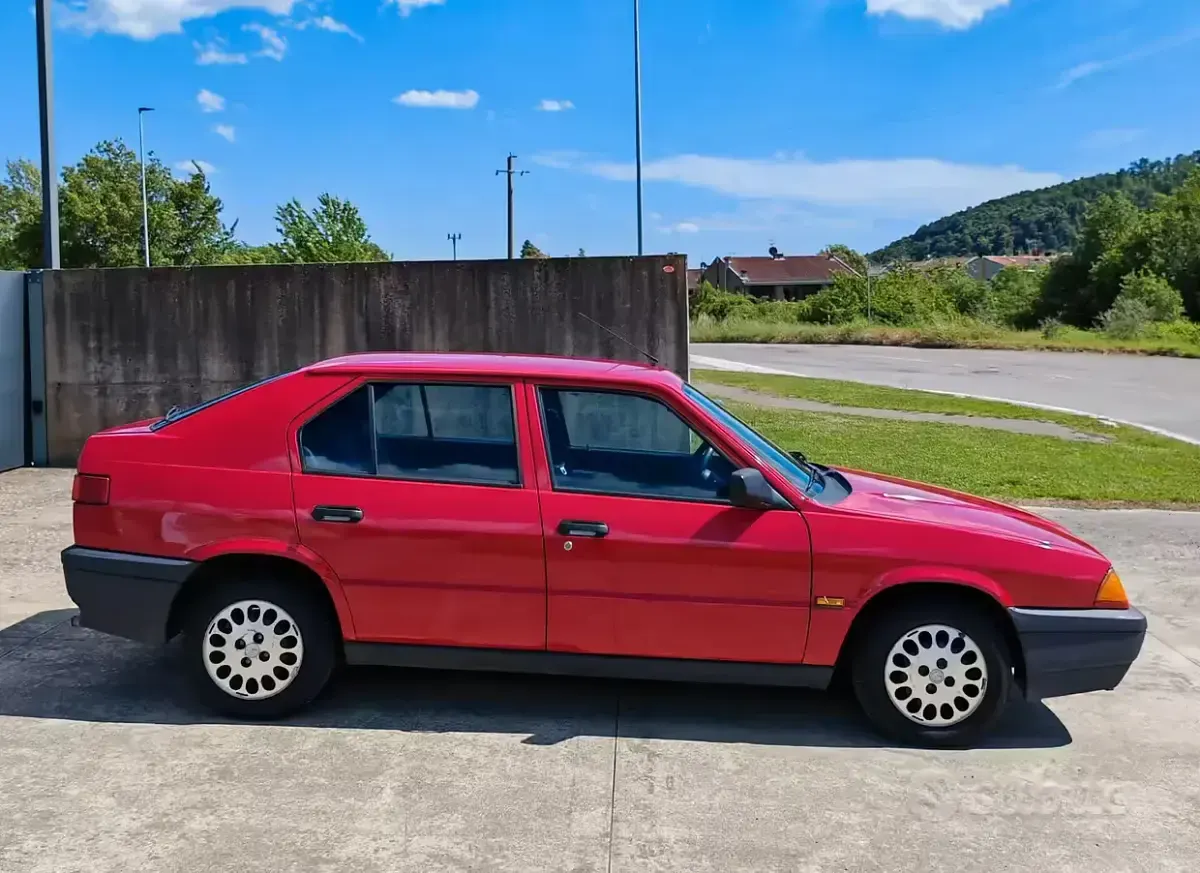 Brugt Alfa Romeo 33 86 HK (63 kW) 1989 Rød Sedan