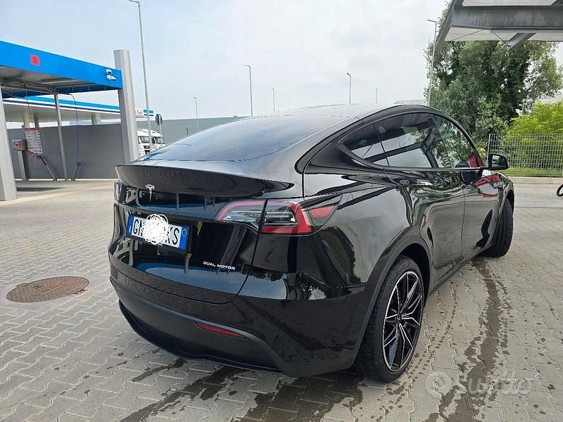Usata Tesla Model Y Long Range AWD 22 kW (30 CV) 2023 Nero SUV
