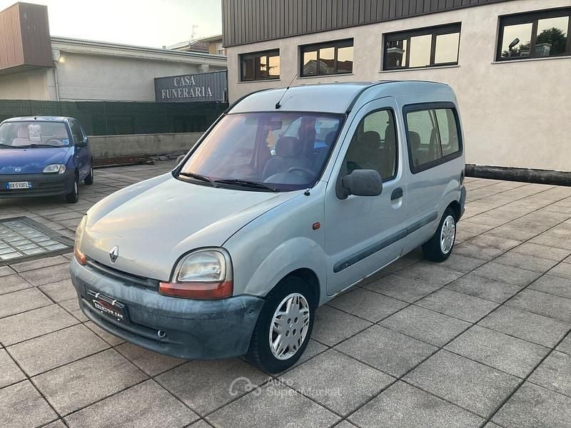 Usata Renault Kangoo 75 CV (55 kW) 1999 Argento Monovolume