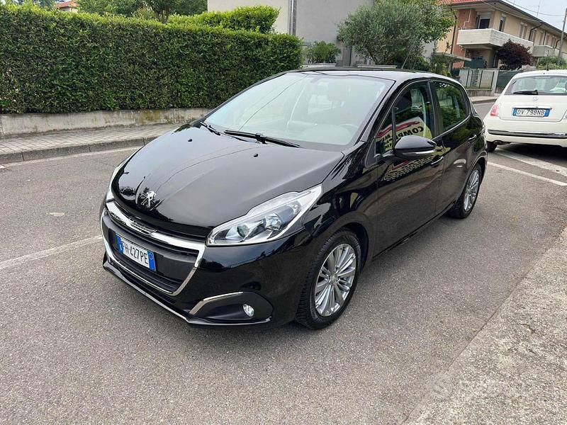 Usata Peugeot 208 Allure 82 CV (60 kW) 2017 Nero Utilitaria