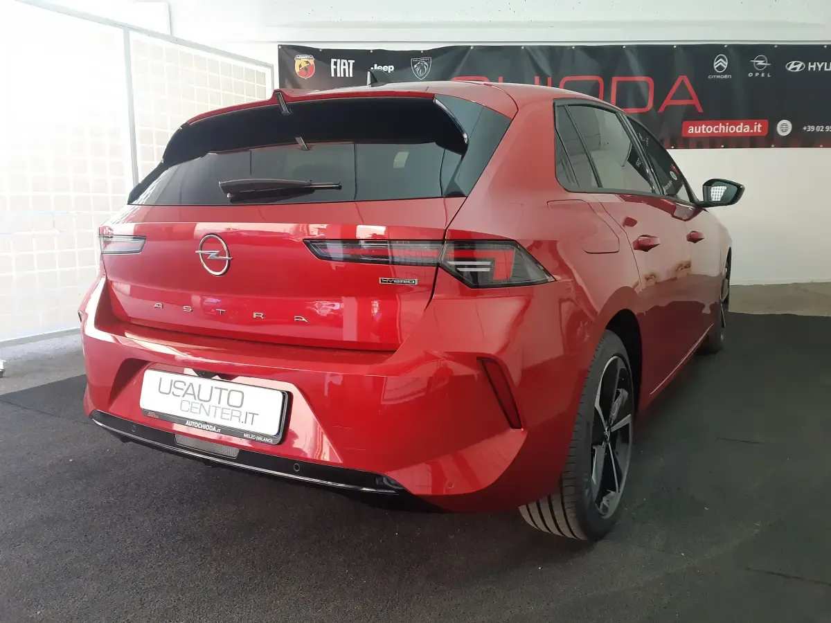Usata Opel Astra Elegance 180 CV (132 kW) 2024 Utilitaria