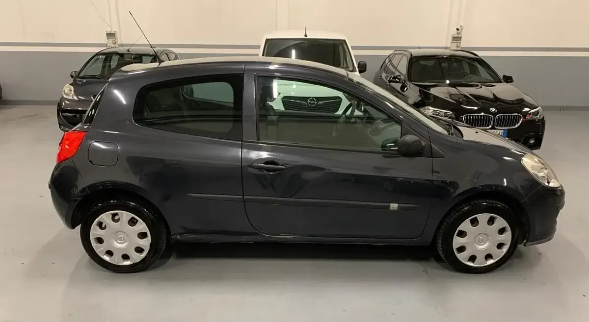 Usata Renault Clio II 65 CV (47 kW) 2007 Nero Berlina