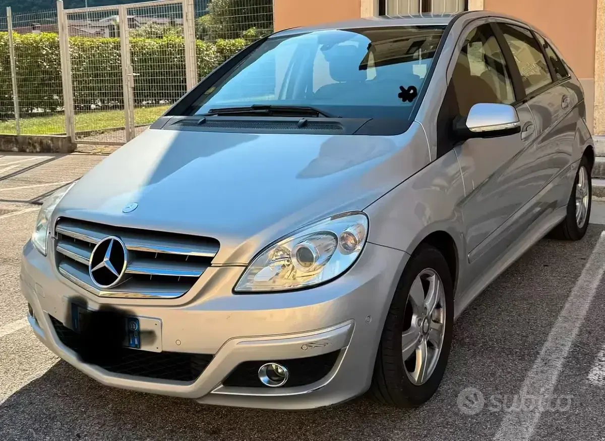 Usata Mercedes B180 116 CV (85 kW) 2009 Grigio Monovolume