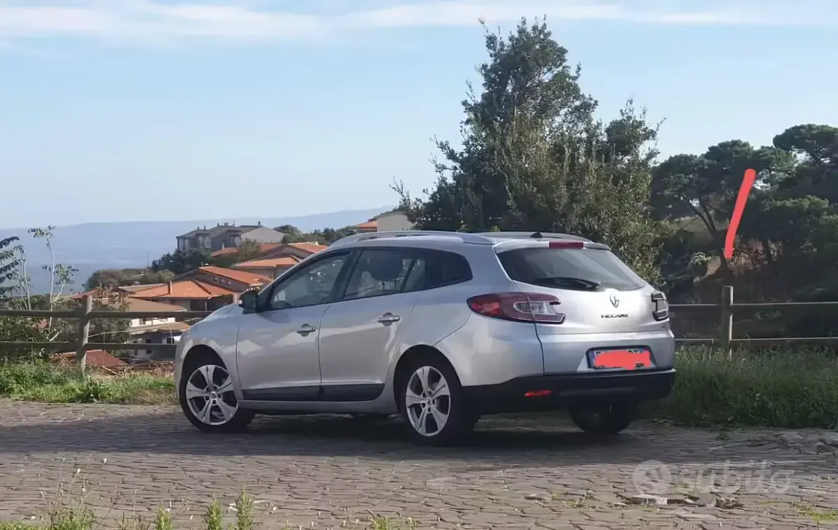 Usata Renault Mégane GrandTour 110 CV (80 kW) 2011 Grigio Station wagon