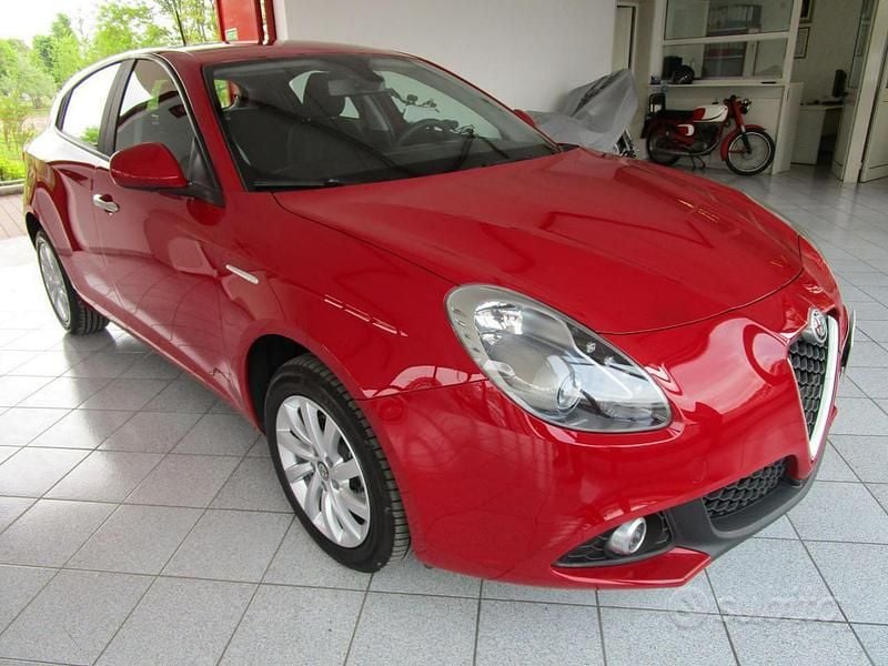 Usata Alfa Romeo Giulietta 120 CV (88 kW) 2018 Rosso Utilitaria