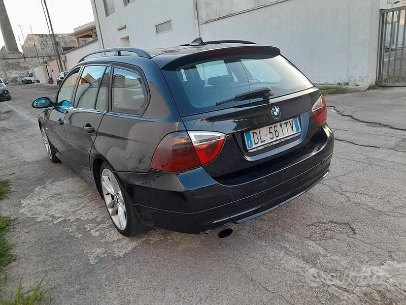 Usata BMW 318 122 CV (89 kW) 2007 Nero Station wagon