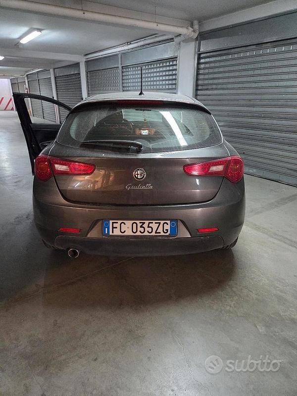 Usata Alfa Romeo Giulietta Business 120 CV (88 kW) 2016 Grigio Berlina