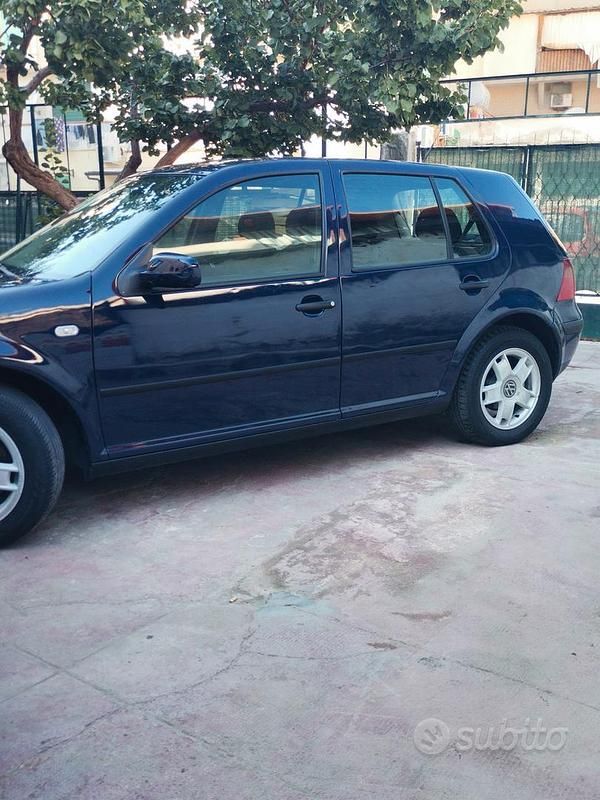 Usata VW Golf IV 90 CV (66 kW) 2001 Berlina