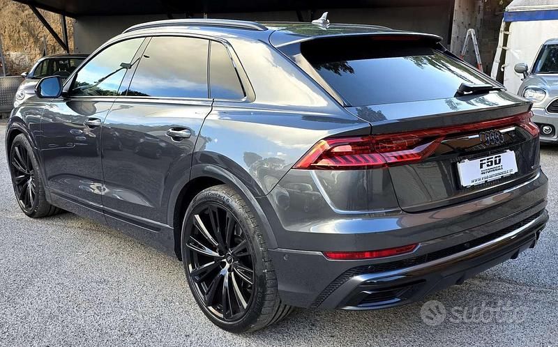 Usata Audi Q8 S-Line 339 CV (249 kW) 2023 Grigio SUV