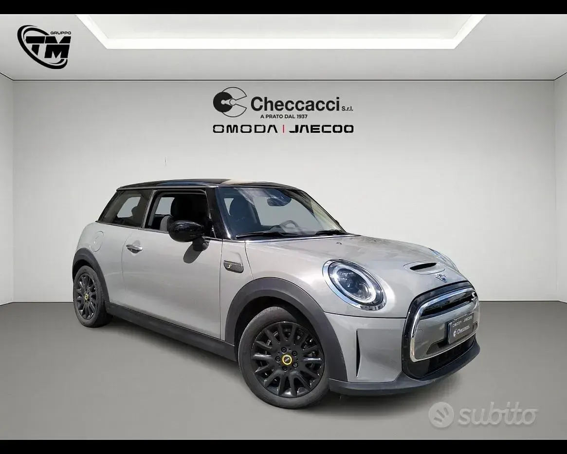 Usata Mini Cooper SE Essential 135 kW (184 CV) 2022 Grigio Utilitaria
