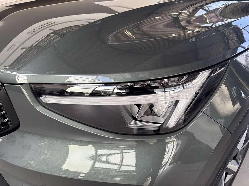 Nuova Volvo XC40 Plus 163 CV (119 kW) 2025 Verde SUV
