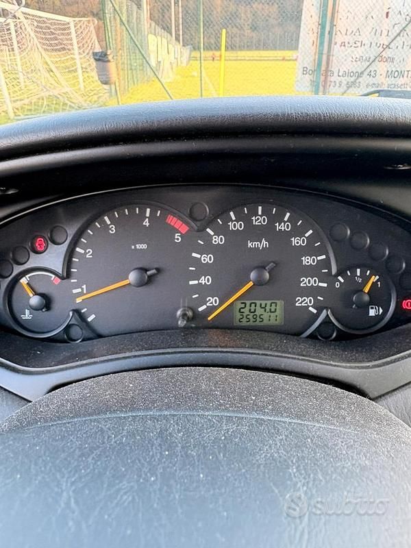 Begagnad Ford Focus 116 HK (85 kW) 2003 Grå Sedan