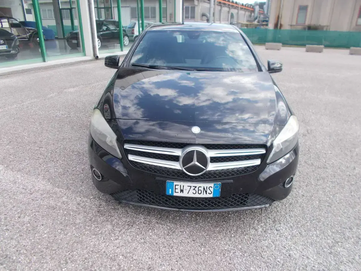 Usata Mercedes A180 109 CV (80 kW) 2014 Nero Utilitaria