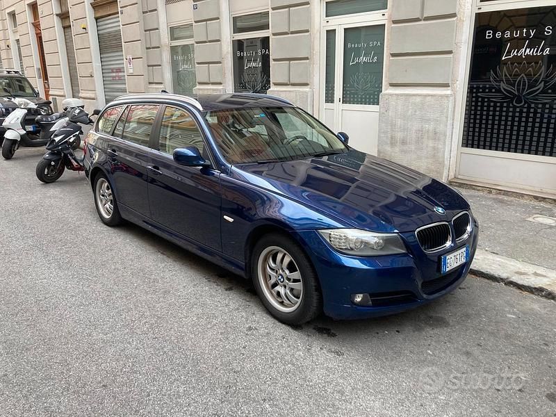 Usata BMW 320 134 CV (98 kW) 2010 Blu Station wagon