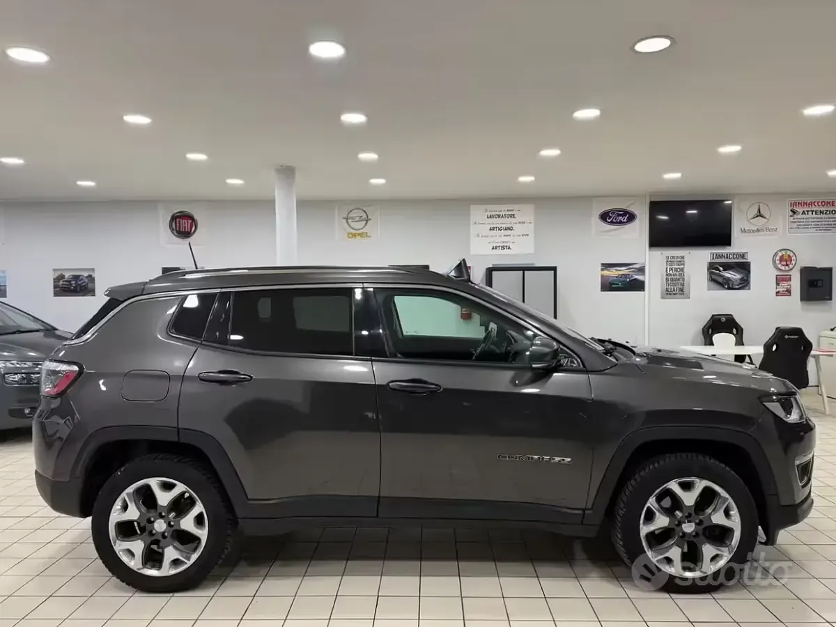 Usata Jeep Compass Limited 170 CV (125 kW) 2017 Grigio SUV