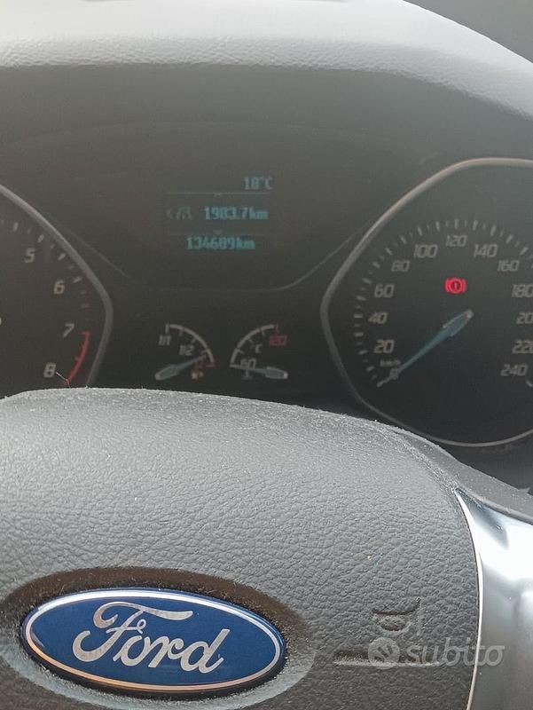 Begagnad Ford Focus 120 HK (88 kW) 2014 Vit Sedan