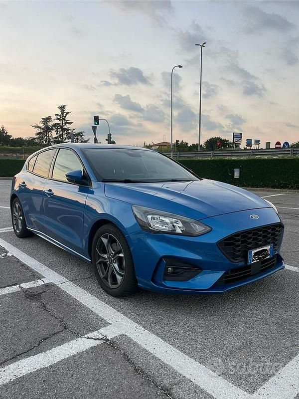 Usata Ford Focus ST-Line 120 CV (88 kW) 2020 Blu Berlina