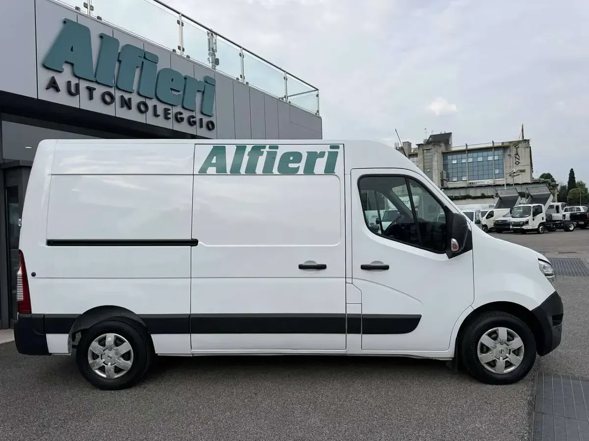 Usata Nissan Interstar 150 CV (110 kW) 2022 Bianco Furgone