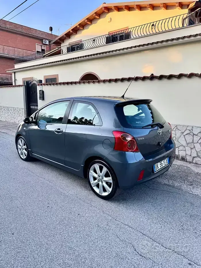 Usata Toyota Yaris 133 CV (97 kW) 2008 Grigio Utilitaria