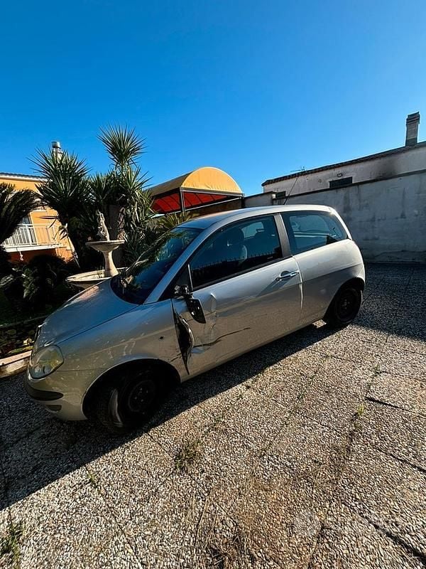 Usata Lancia Ypsilon 2004 Utilitaria
