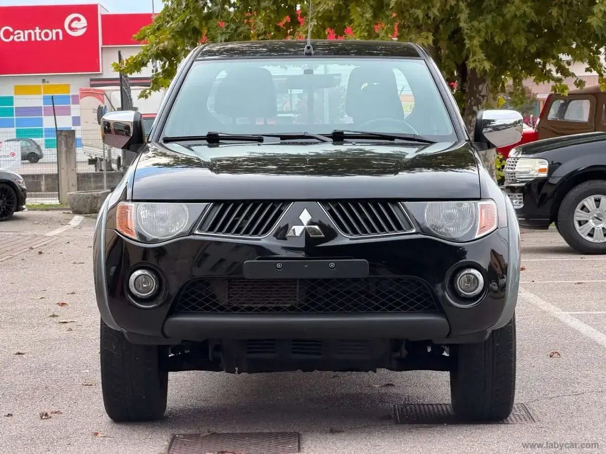 Usata Mitsubishi L Intense 167 CV (122 kW) 2007 Nero SUV