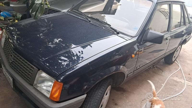 Blu Usata 1987 Opel Corsa Due volumi | 1500 € - Immagine 1/3
