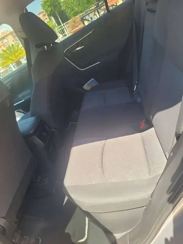 Usata Toyota RAV4 Hybrid Active 218 CV (160 kW) 2022 Argento SUV