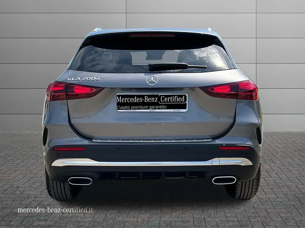 Usata Mercedes GLA200 Advanced Plus 150 CV (110 kW) 2024 Grigio medio metallizzato SUV