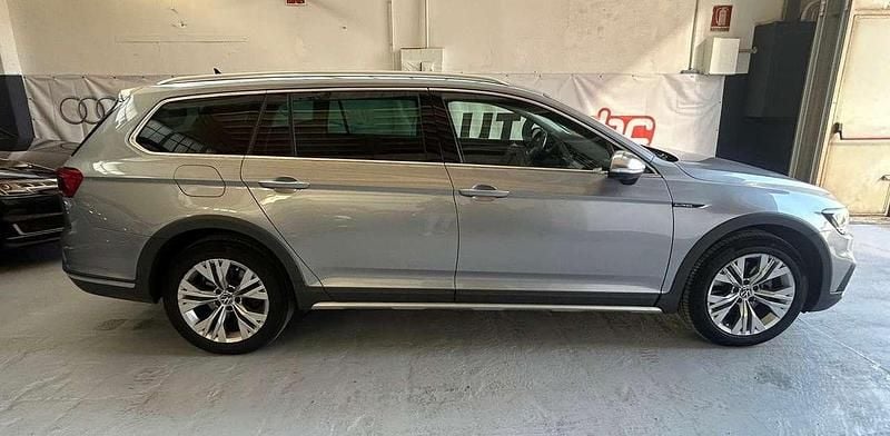 Usata VW Passat Alltrack 200 CV (147 kW) 2021 Argento Station wagon