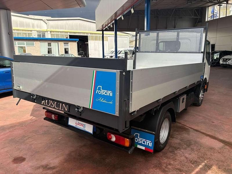 Usata Nissan Cabstar 131 CV (96 kW) 2010 Bianco Pick-up