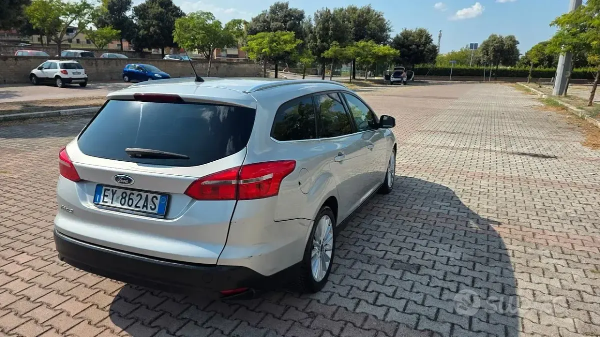 Usata Ford Focus Titanium 120 CV (88 kW) 2015 Grigio Station wagon