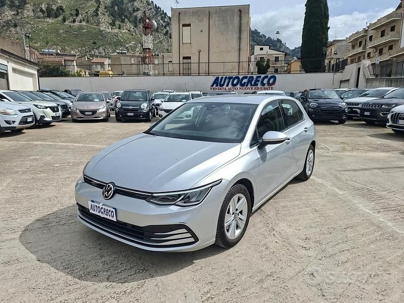 Usata VW Golf VIII Life 116 CV (85 kW) 2022 Grigio Berlina