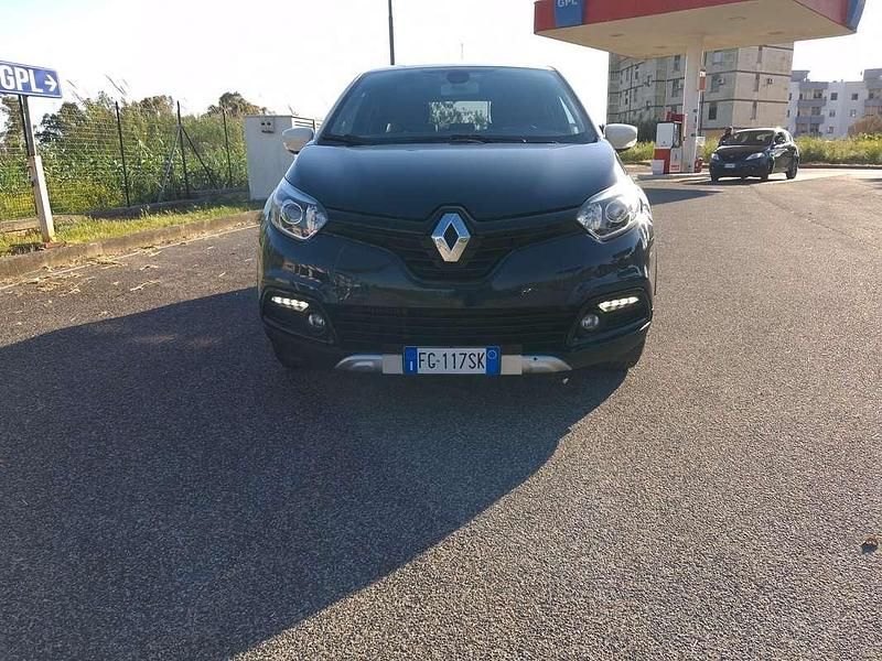 Usata Renault Captur 110 CV (80 kW) 2017 Blu/azzurro SUV
