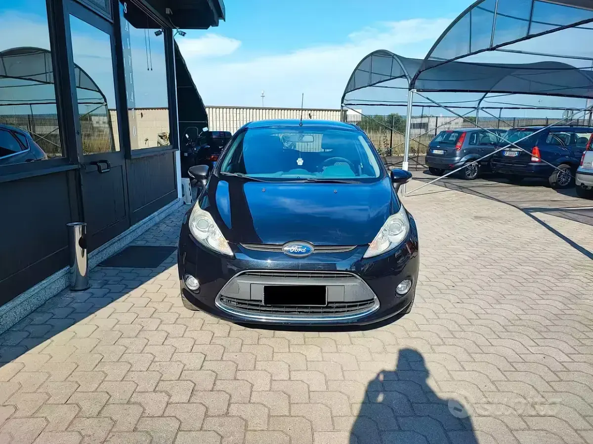 Usata Ford Fiesta Titanium 82 CV (60 kW) 2010 Nero Berlina
