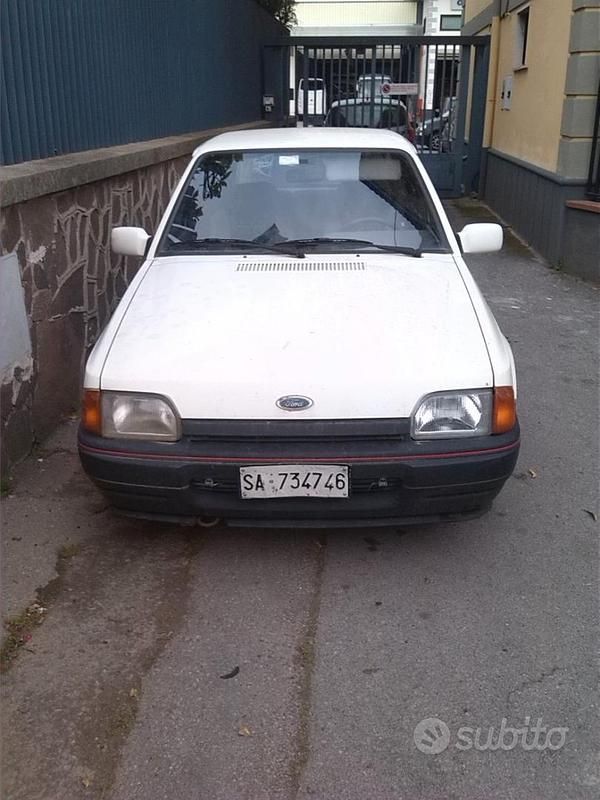 Usata Ford Escort 73 CV (53 kW) 1990 Bianco Berlina