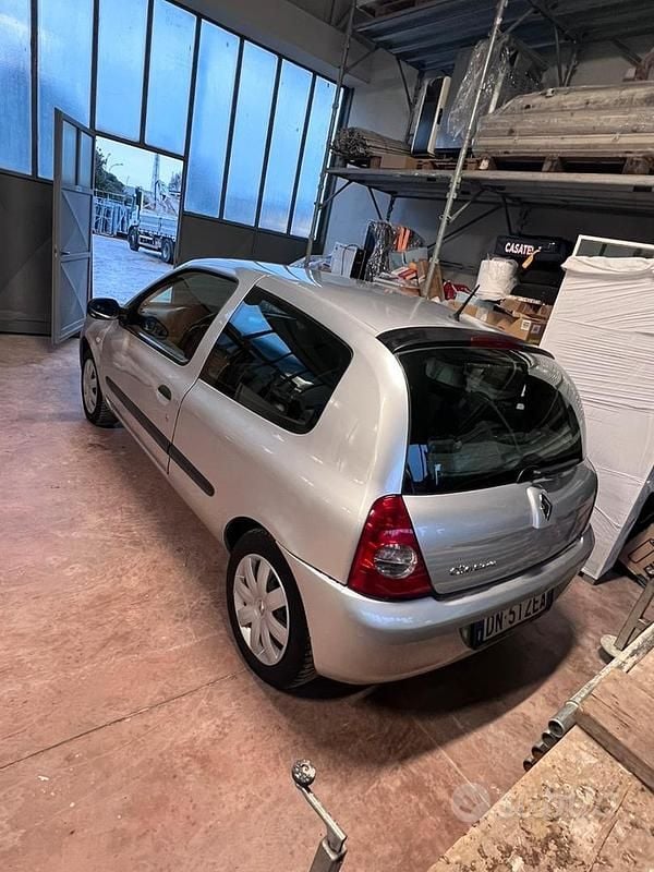 Usata Renault Clio II 2008 Grigio Berlina