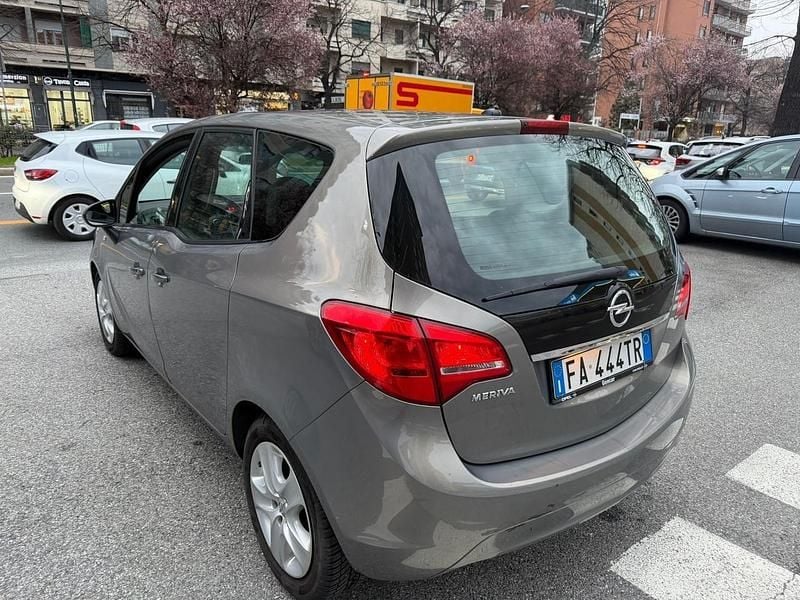 Usata Opel Meriva 120 CV (88 kW) 2015 Argento Monovolume