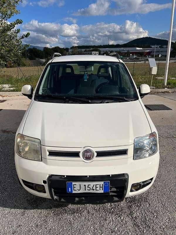 Usata 2011 Fiat Panda 4x4 Climbing Due volumi | 3900 € (Buon prezzo) - Immagine 1/4