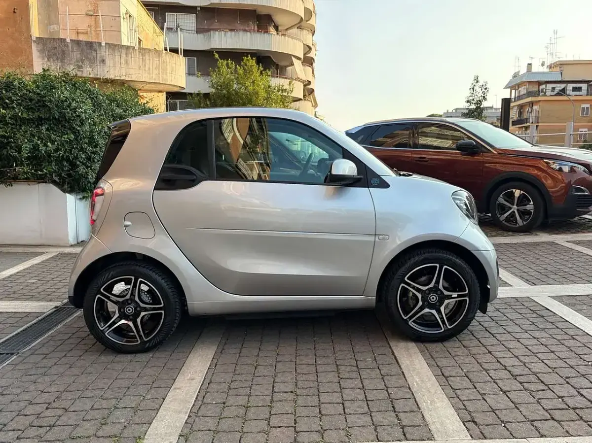 Usata Smart ForTwo Coupé Passion 41 kW (56 CV) 2020 Argento Utilitaria