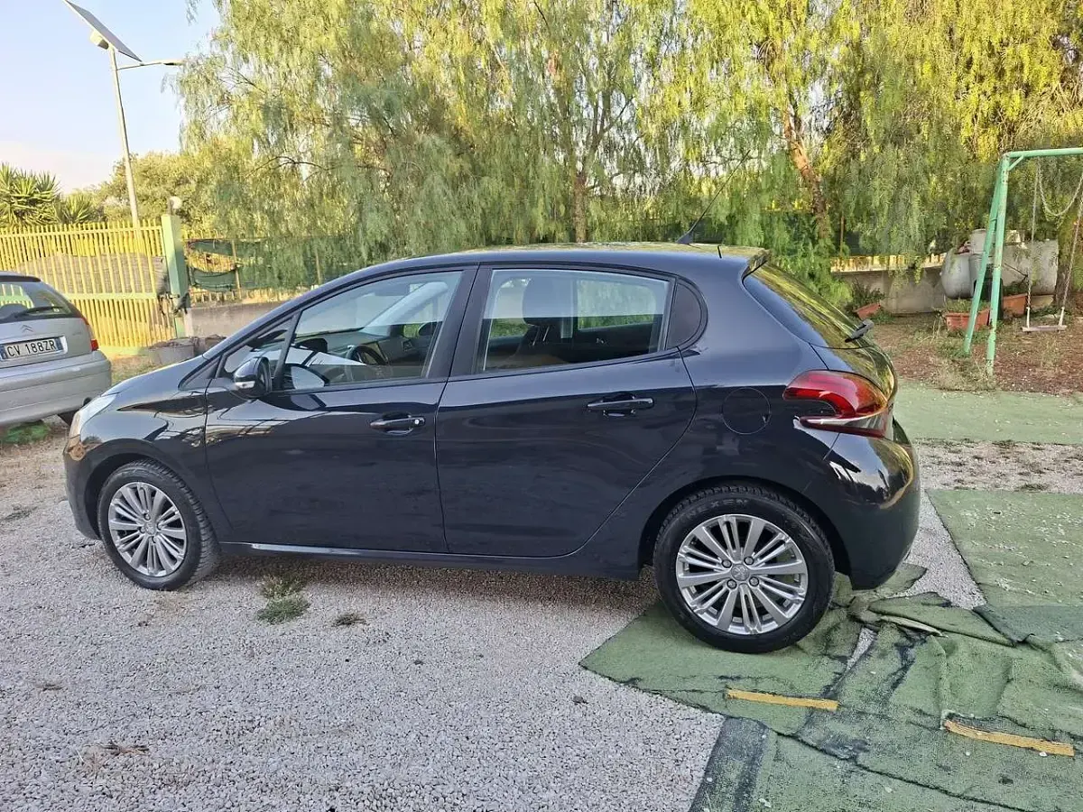 Usata Peugeot 208 Active 75 CV (55 kW) 2016 Other Utilitaria