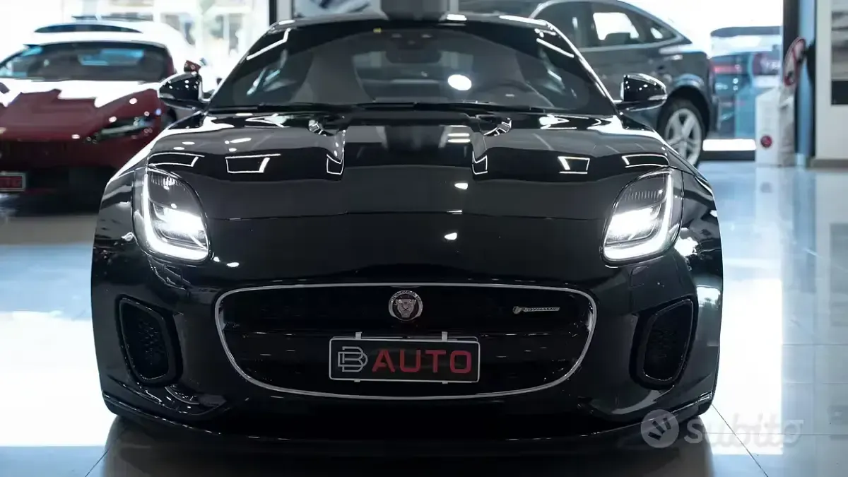 Usata Jaguar F-Type R-Dynamic 300 CV (220 kW) 2018 Nero Coupé