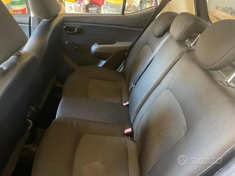 Grigio Usata 2012 Hyundai i10 Due volumi | 3500 € (Super prezzo) - Immagine 1/4