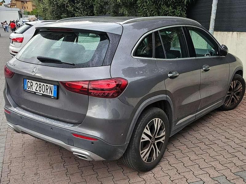 Usata Mercedes GLA200 150 CV (110 kW) 2023 Grigio SUV