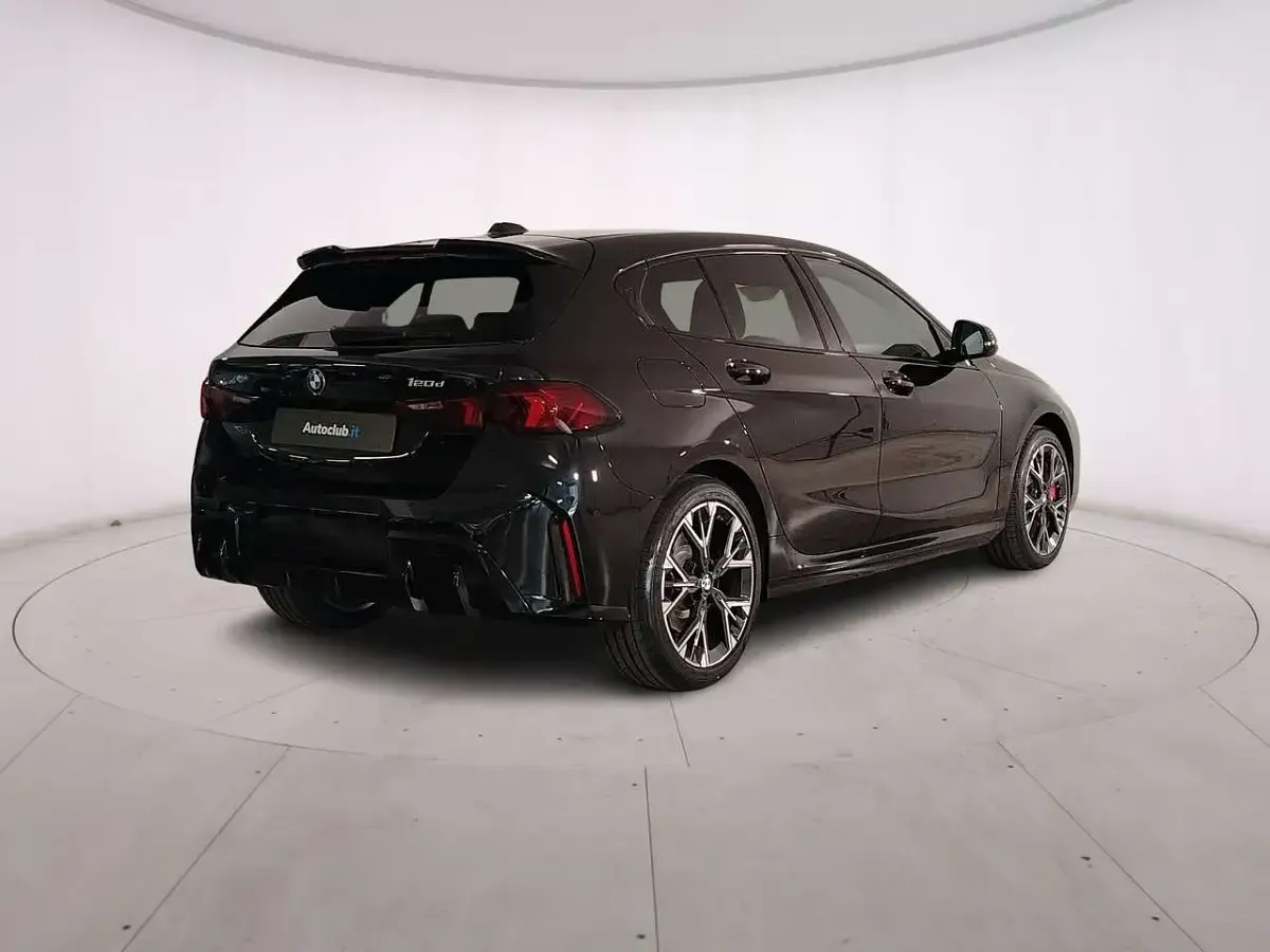Nuova BMW 120 M Sport 163 CV (119 kW) 2026 Black sapphire Utilitaria
