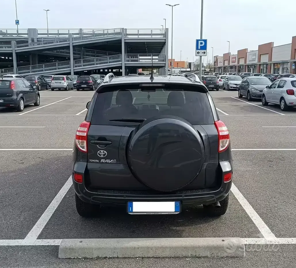 Usata Toyota RAV4 150 CV (110 kW) 2010 Nero SUV